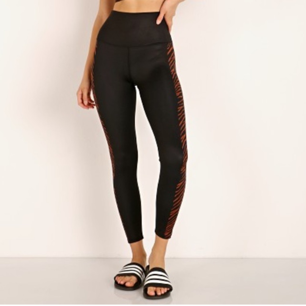 Beach Riot Tiger Legging ๐ - Picture 2 of 12